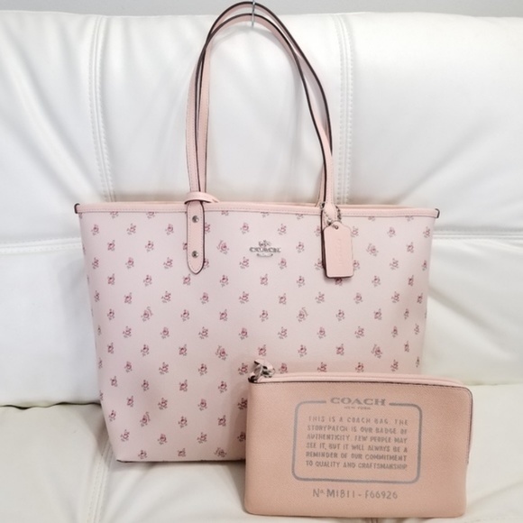 Coach Handbags - 🚫SOLD🚫NWT COACH REV CITY TOTE & WRISTLET SET